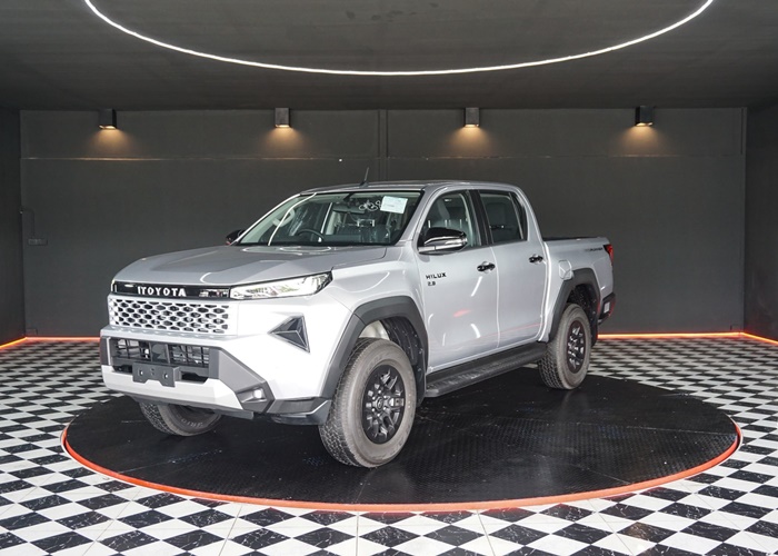 TOYOTA HILUX TRAVO PRERUNNER PREMIUM