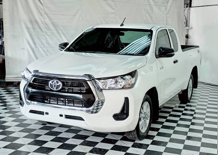 TOYOTA Hilux