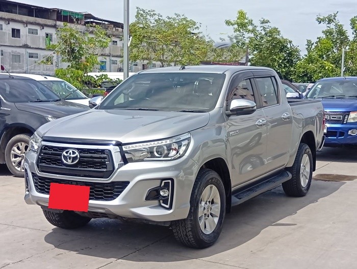TOYOTA Hilux