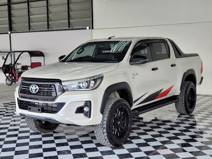 TOYOTA Hilux