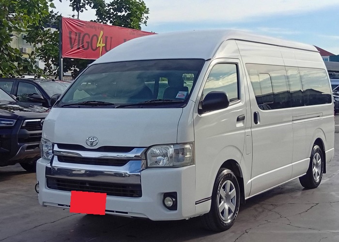 TOYOTA COMMUTER