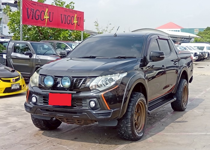 MITSUBISHI Triton