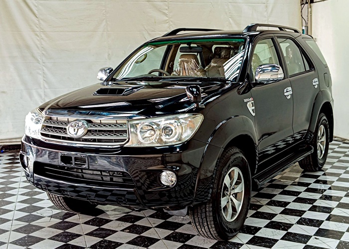 TOYOTA Fortuner
