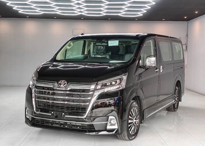 TOYOTA HIACE
