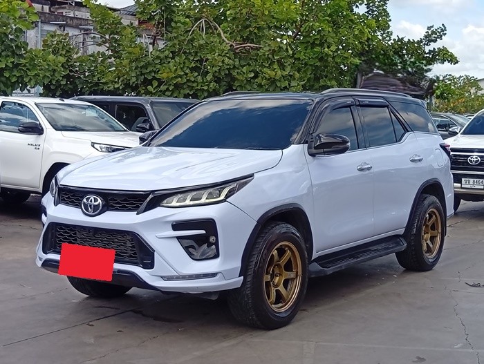 TOYOTA Fortuner