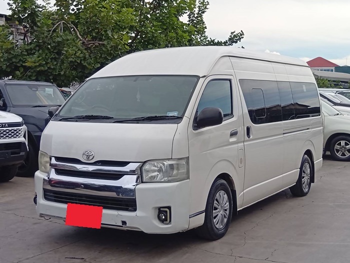 TOYOTA COMMUTER