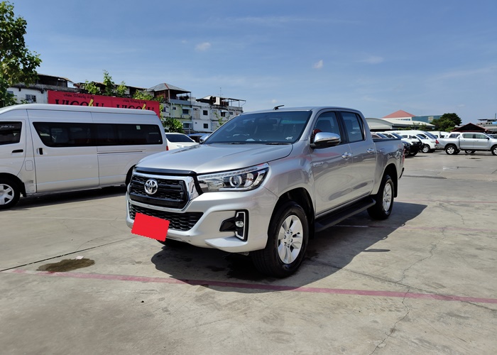 TOYOTA Hilux