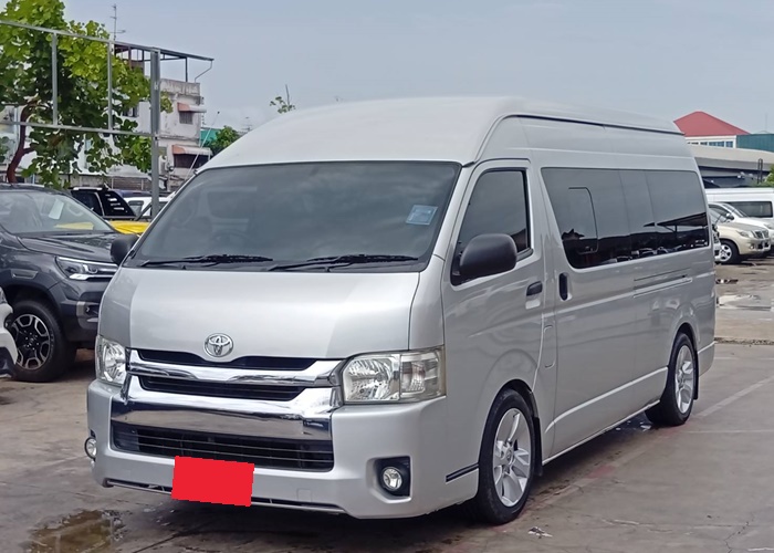 TOYOTA COMMUTER