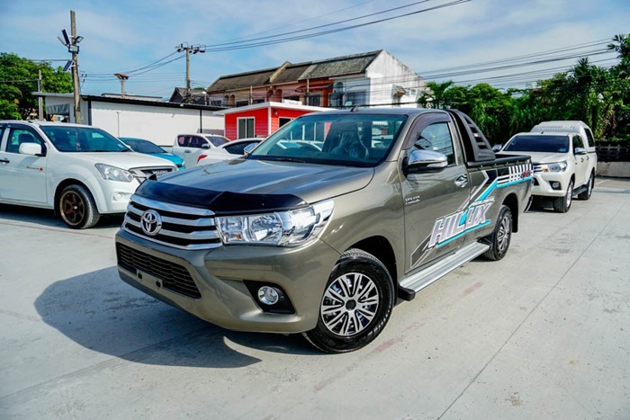 TOYOTA Hilux