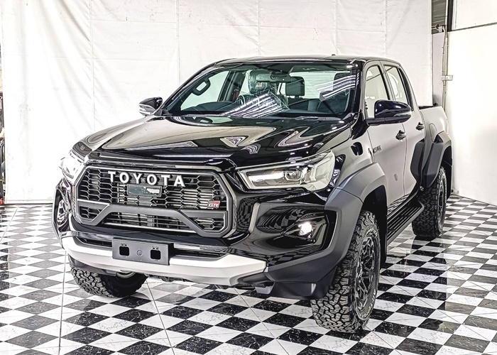 TOYOTA Hilux