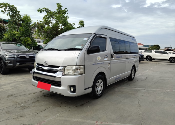 TOYOTA COMMUTER