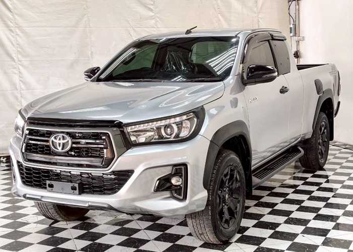 TOYOTA Hilux