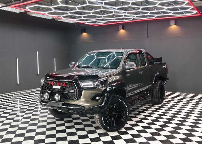 TOYOTA Hilux