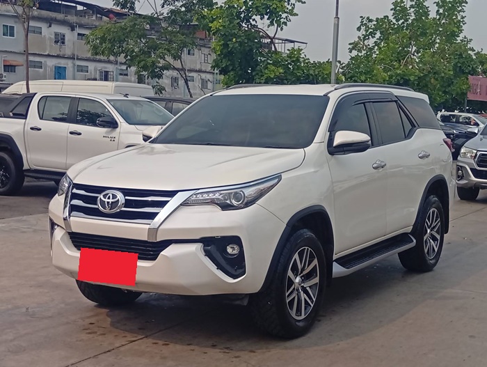 TOYOTA Fortuner