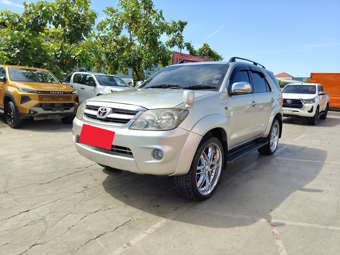 TOYOTA Fortuner