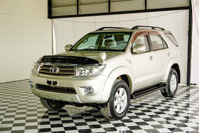 TOYOTA Fortuner