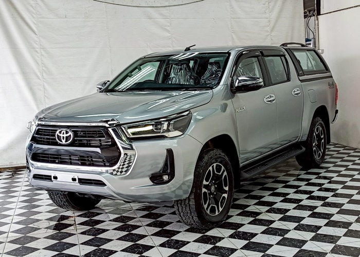 TOYOTA Hilux