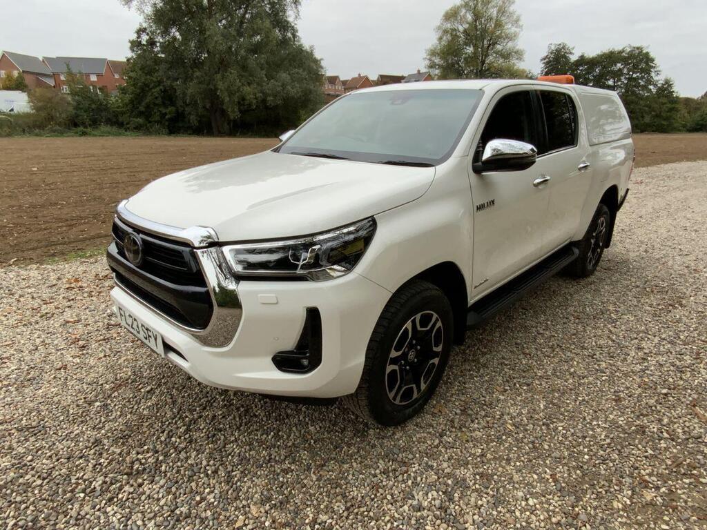 TOYOTA Hilux