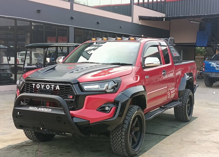 TOYOTA Hilux