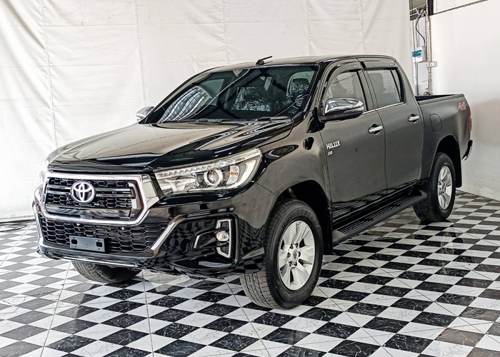 TOYOTA Hilux