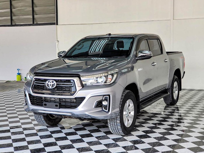 TOYOTA Hilux