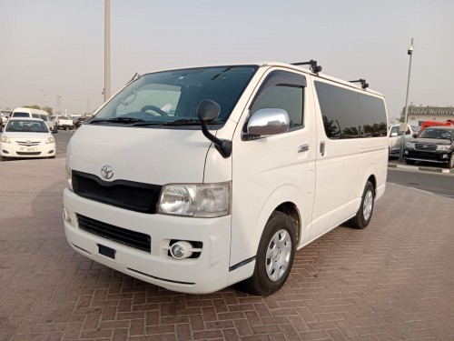 TOYOTA HIACE