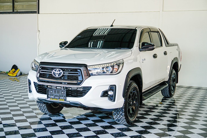 TOYOTA Hilux