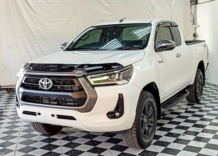 TOYOTA Hilux