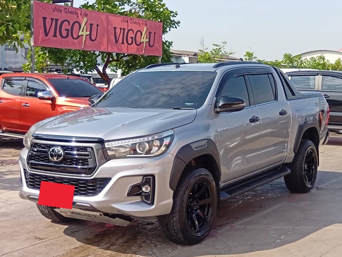TOYOTA Hilux