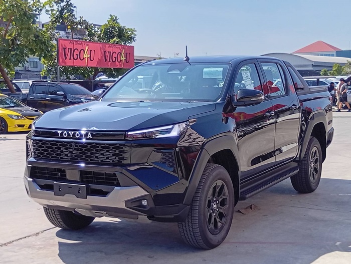 TOYOTA TRAVO OVERLAND PLUS