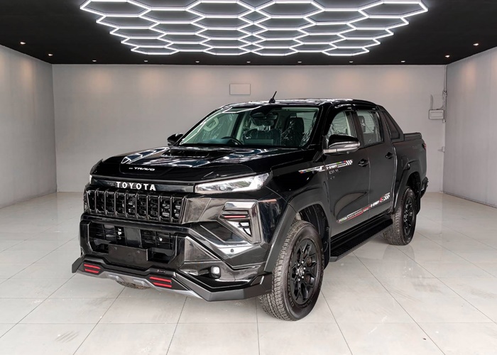 TOYOTA HILUX TRAVO OVERLAND PLUS