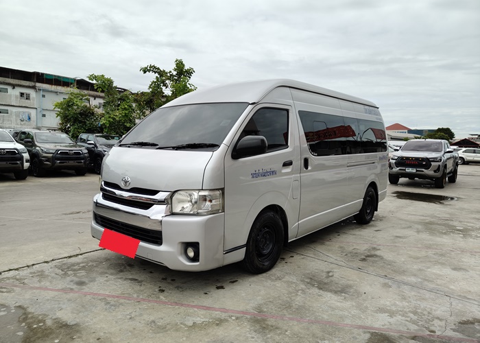TOYOTA COMMUTER