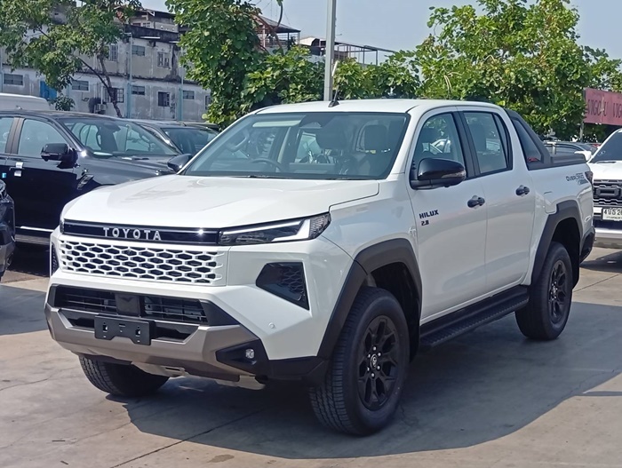 TOYOTA TRAVO OVERLAND PLUS