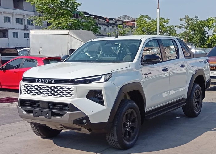 TOYOTA TRAVO OVERLAND PLUS