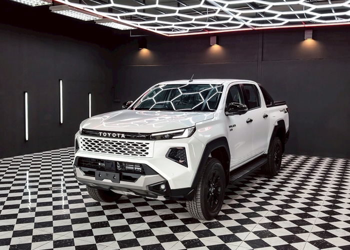 TOYOTA TRAVO OVERLAND PLUS