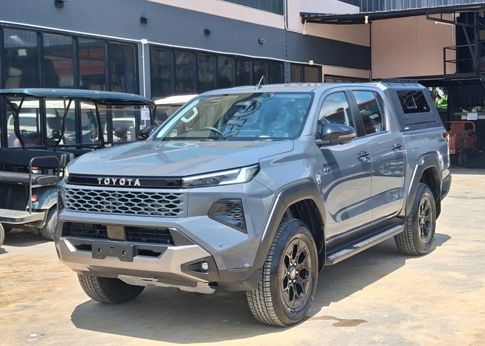 TOYOTA HILUX TRAVO OVERLAND PLUS