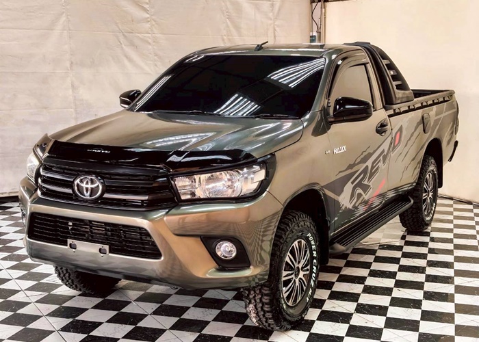 TOYOTA Hilux