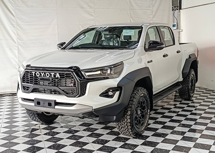 TOYOTA Hilux
