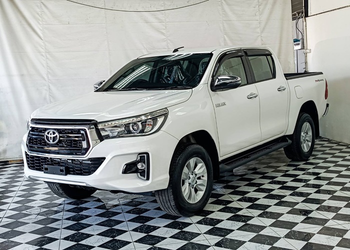 TOYOTA Hilux