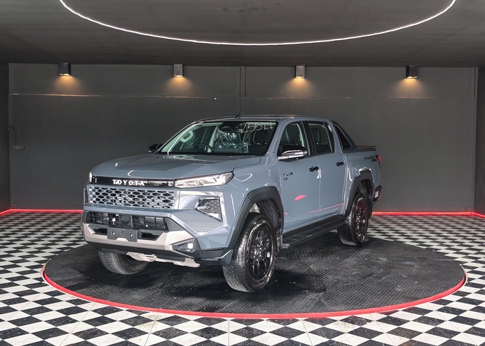 TOYOTA HILUX TRAVO OVERLAND PLUS