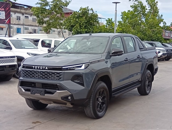 TOYOTA HILUX TRAVO OVERLAND PLUS