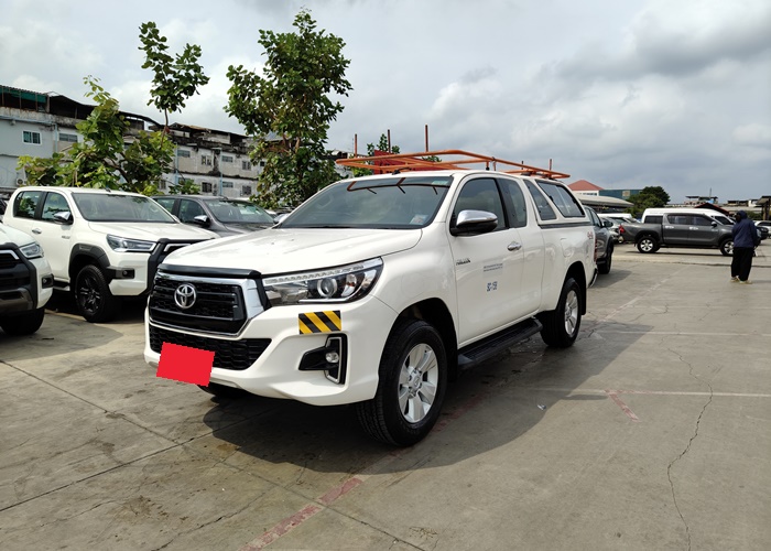 TOYOTA Hilux