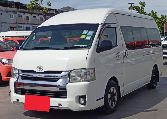 TOYOTA COMMUTER