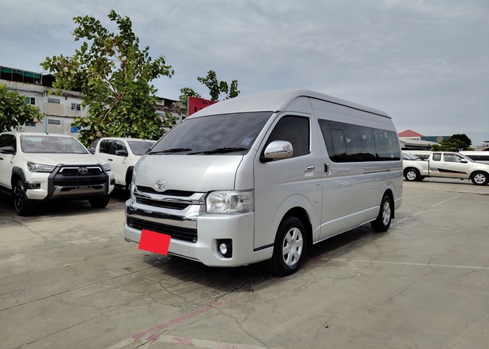 TOYOTA COMMUTER