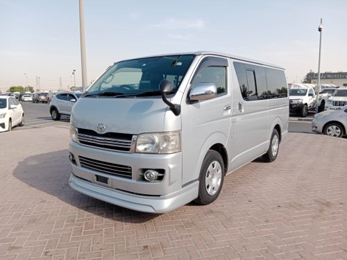 TOYOTA HIACE