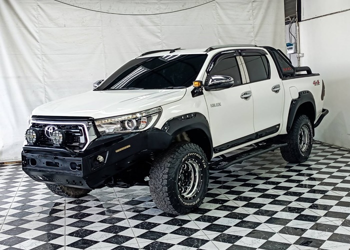 TOYOTA Hilux