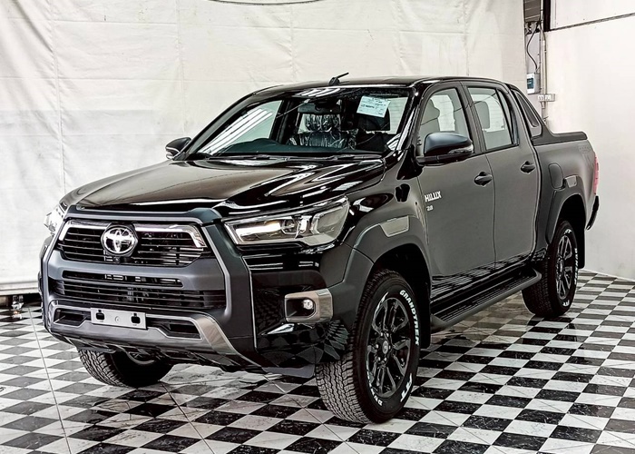 TOYOTA Hilux