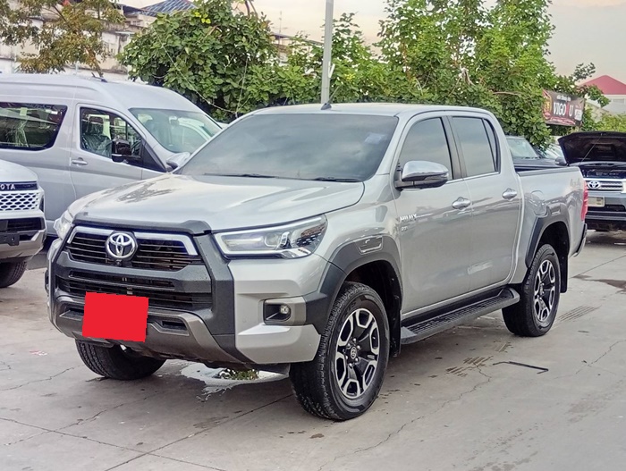 TOYOTA Hilux