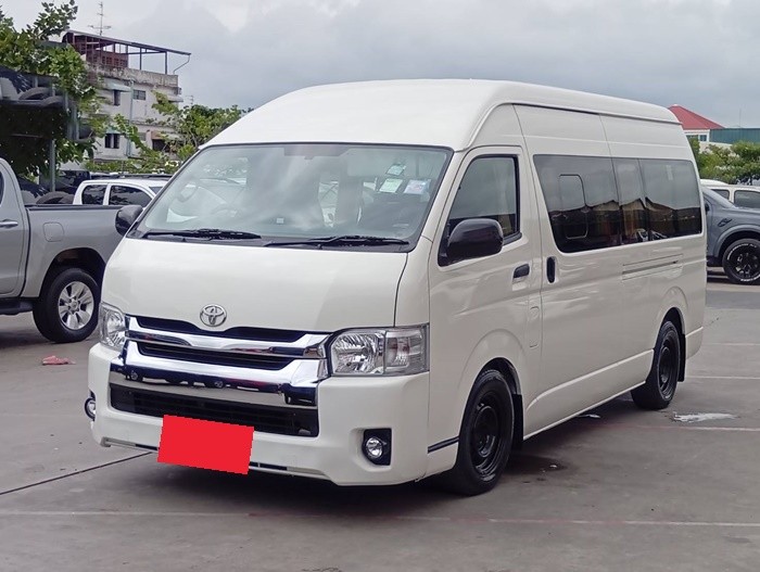 TOYOTA COMMUTER