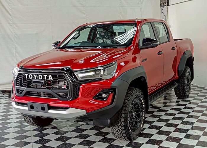 TOYOTA Hilux